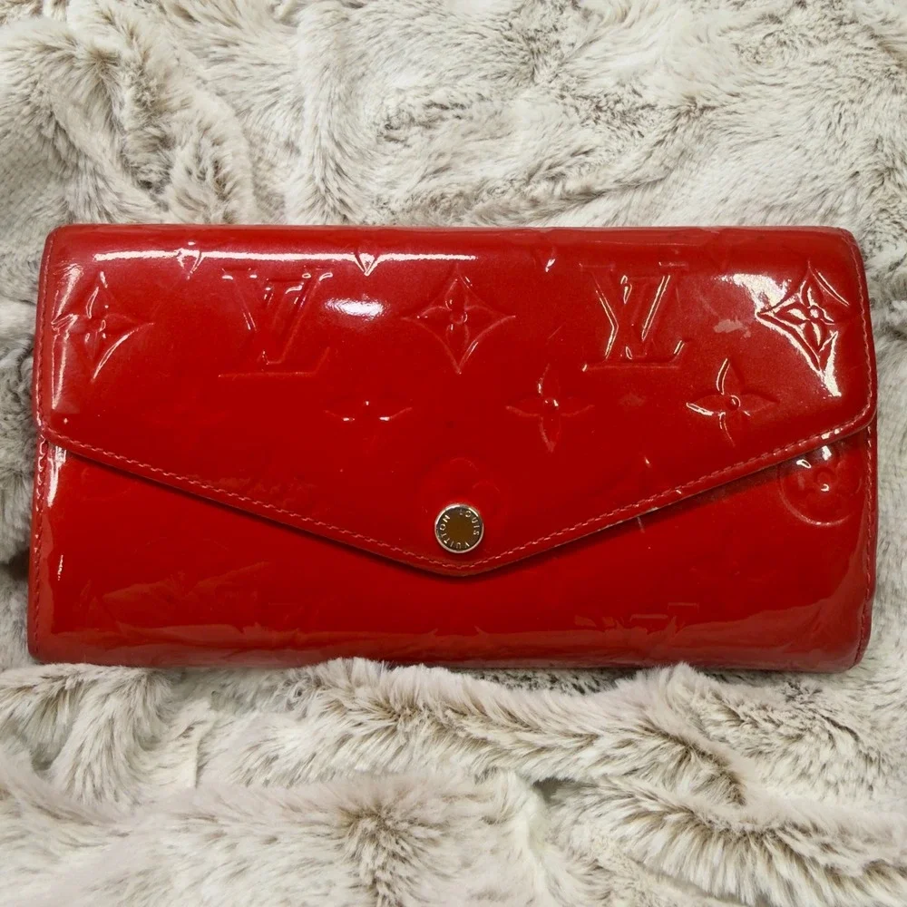 Louis Vuitton Sarah Wallet Womens Red Monogram Vernis Leather‎ TN4115 M.H Stamp